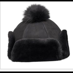 Ugg hat with Pom Pom and optional flats